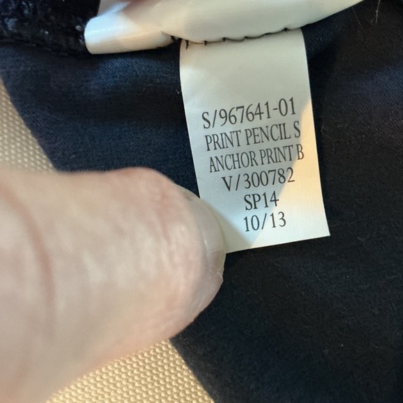 Old Navy Short Pencil Skirt Womens L Navy Blue Red Anchors Stretch Pull On - Picture 8 of 8